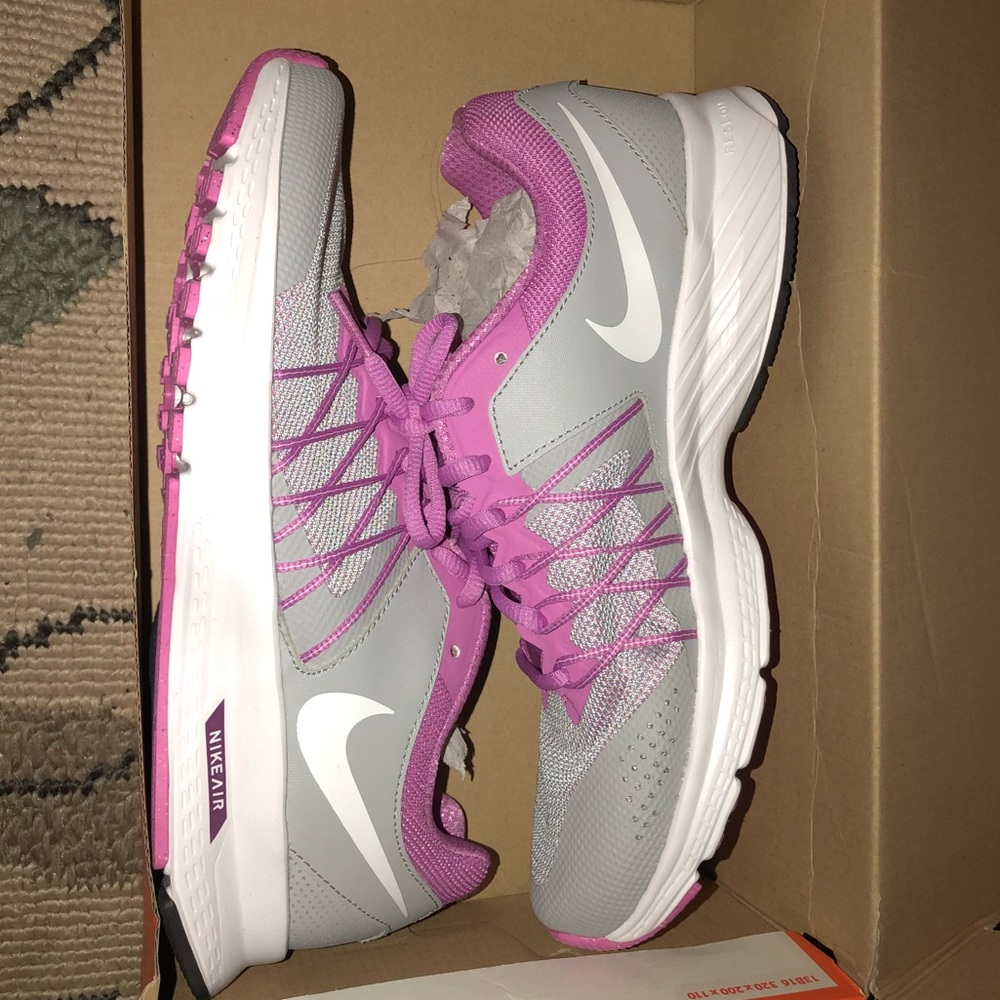 WOMANS NIKE AIR SIZE 8.5 NIB